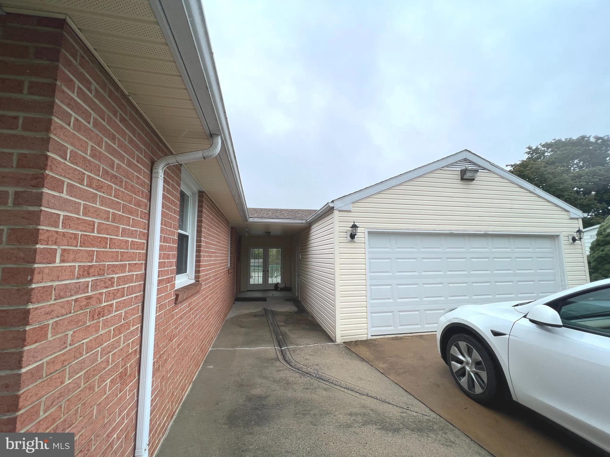 SKY-LIN PARK - Residential Lease