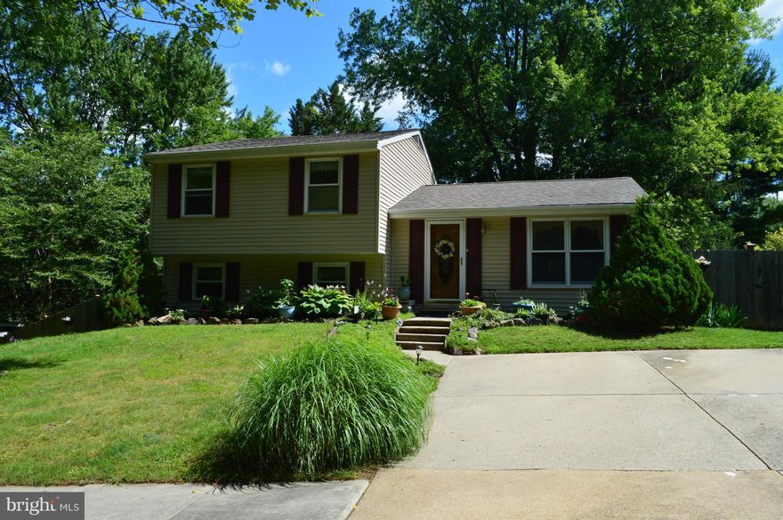 Beautiful Split Level located right outside the Nations Capital. This home features 3 spacious bedrooms plus a office/bedroom on the lower level. Large updated kitchen with stainless steel appliances. The cozy sunroom overlooks private backyard oasis, great for entertaining. This home is an absolute must see and it won't last long. Come experience Upper Marlboro living.