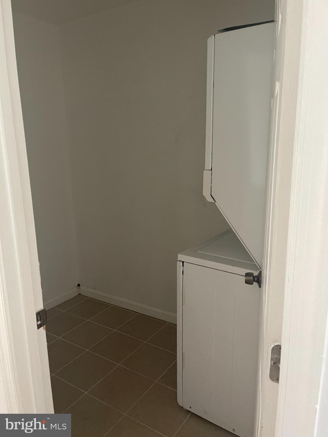 BROADWAY EAST - Residential