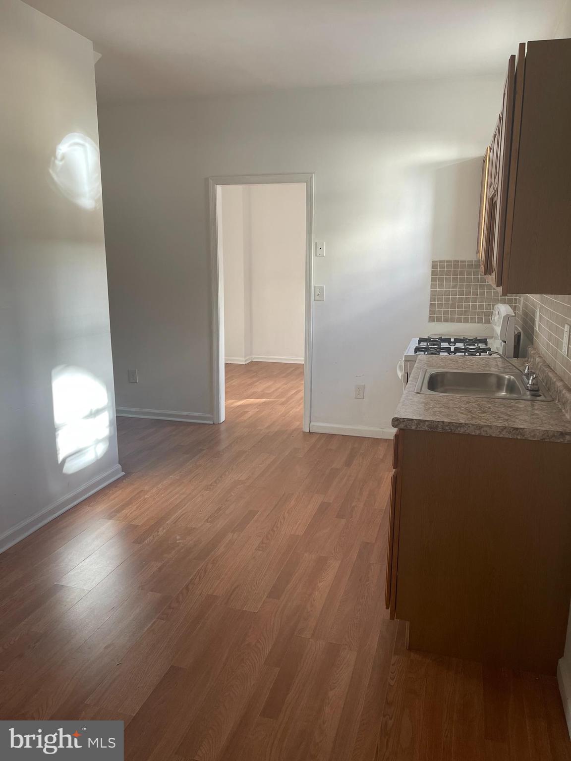 BROADWAY EAST - Residential