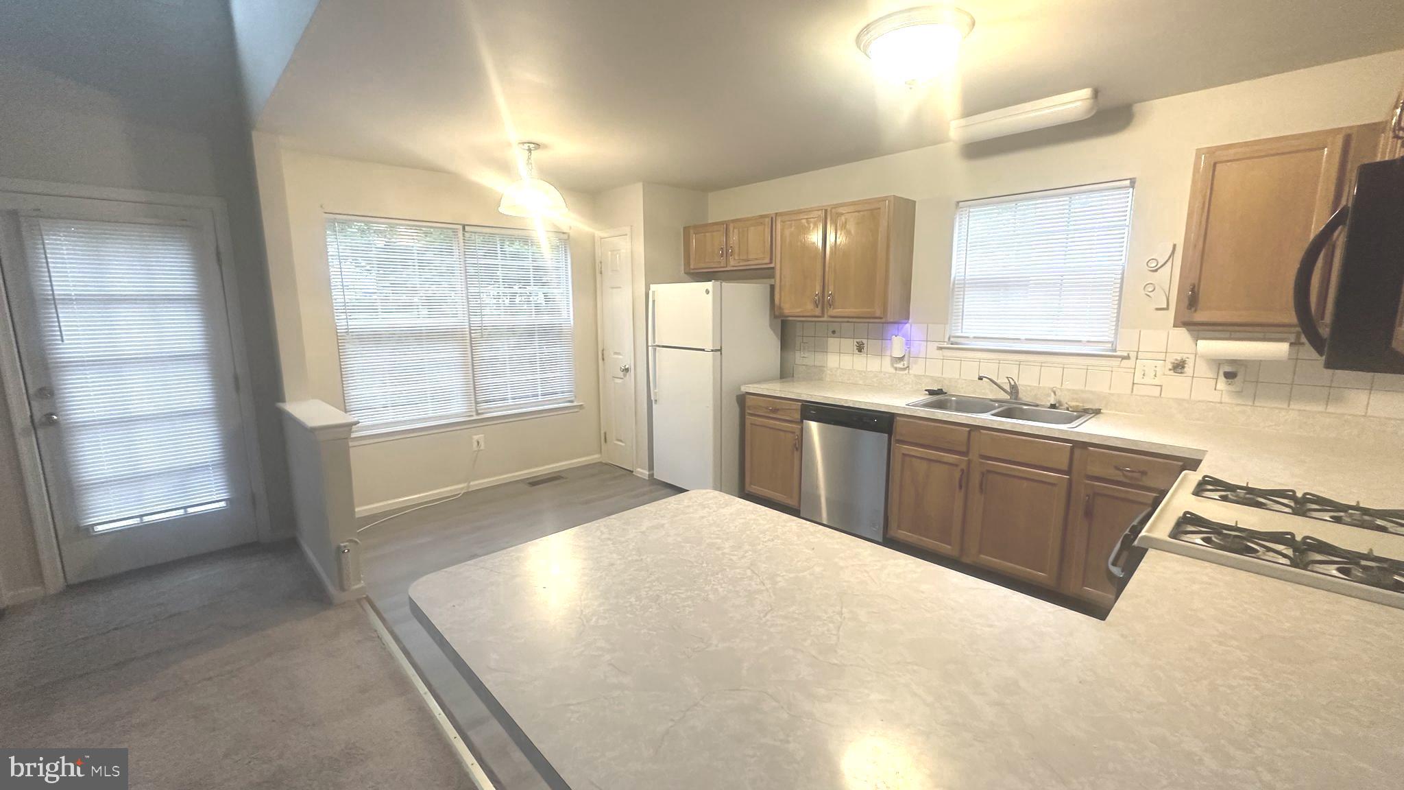 HEATHER MEADOWS - Residential Lease