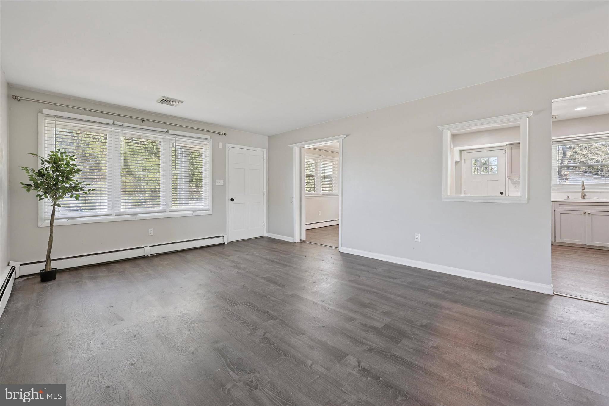 WILLOW MANOR - Residential