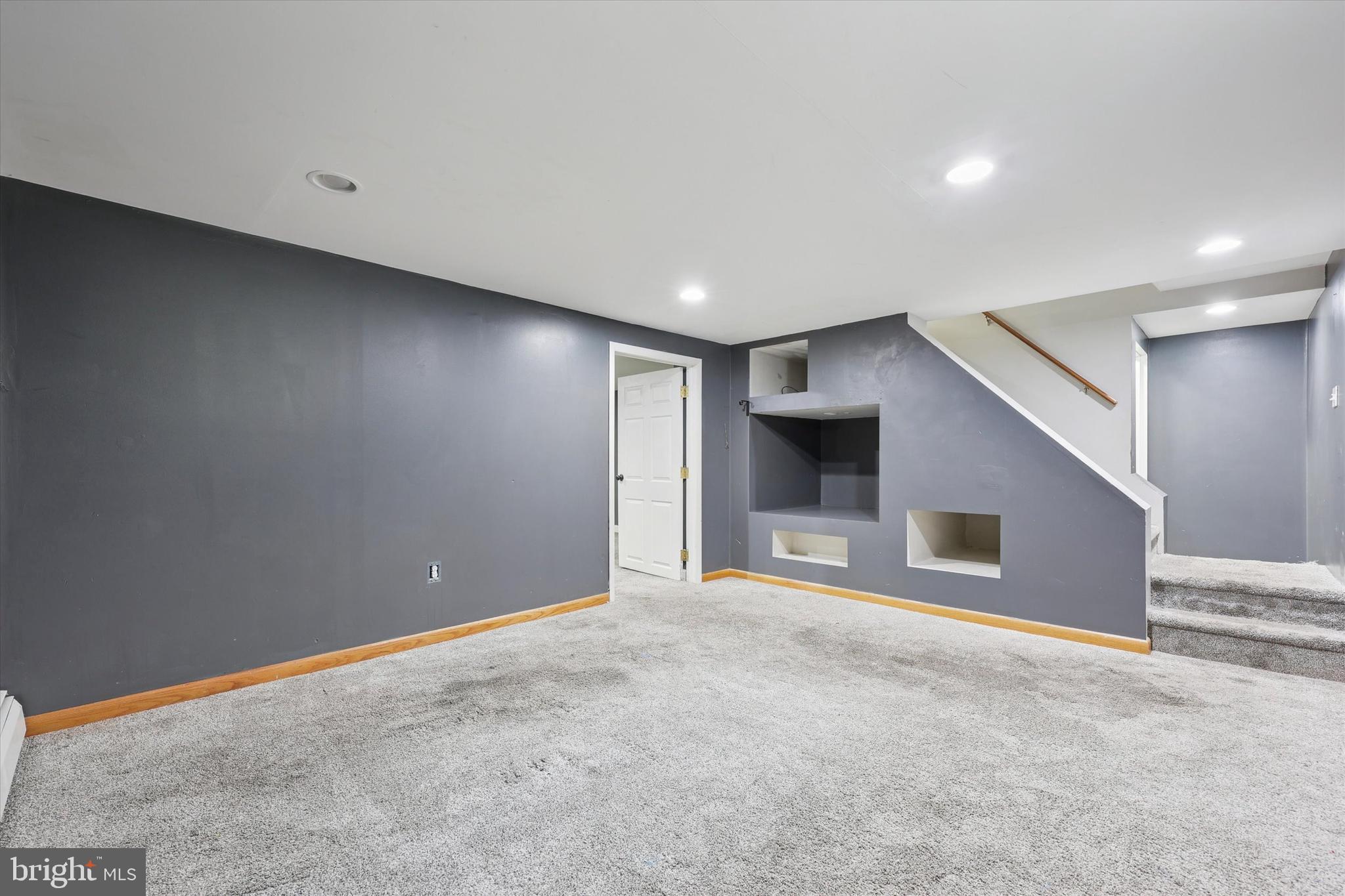 WILLOW MANOR - Residential