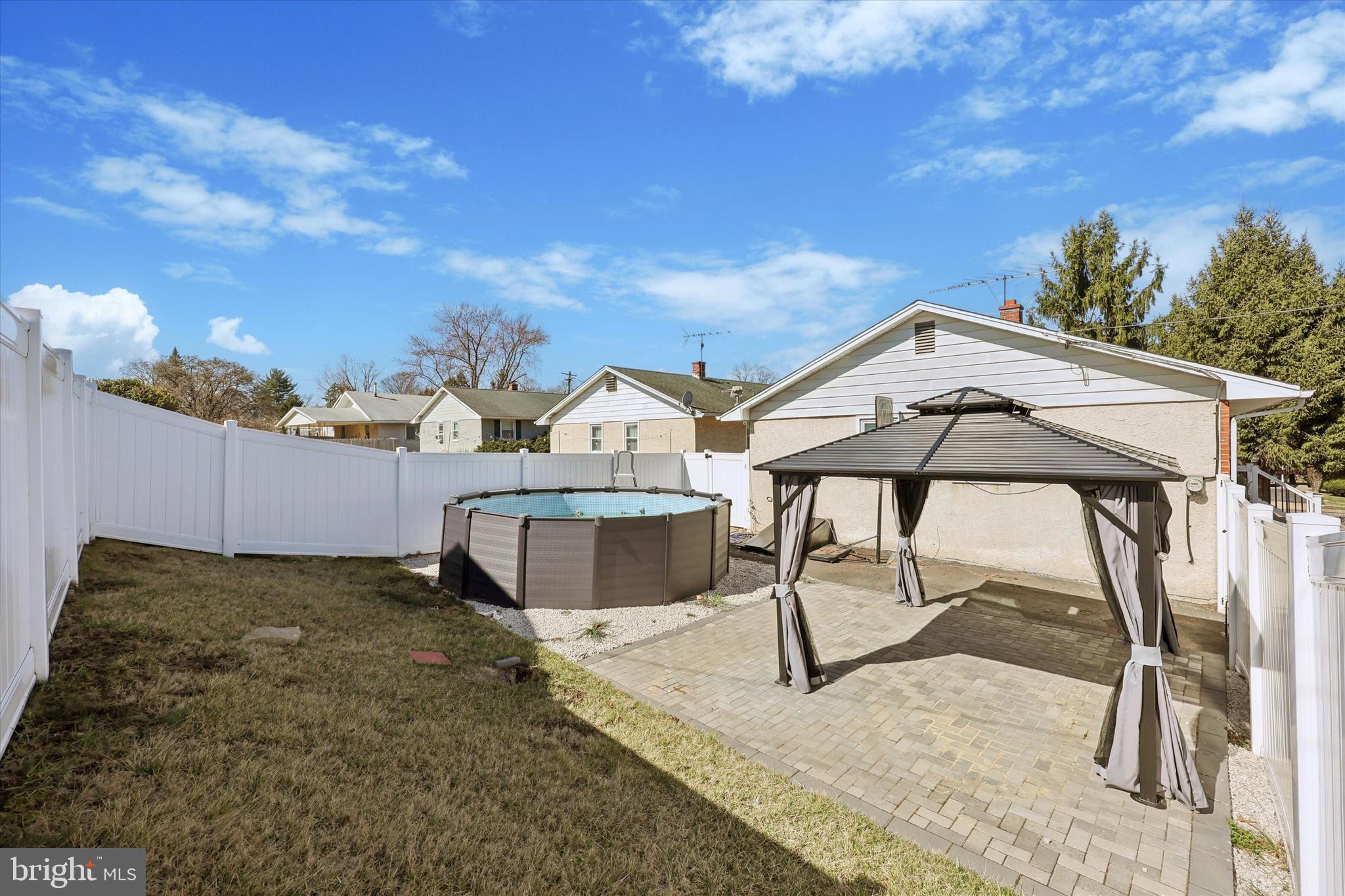 WILLOW MANOR - Residential