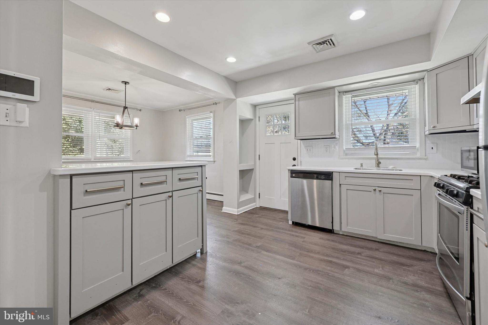 WILLOW MANOR - Residential