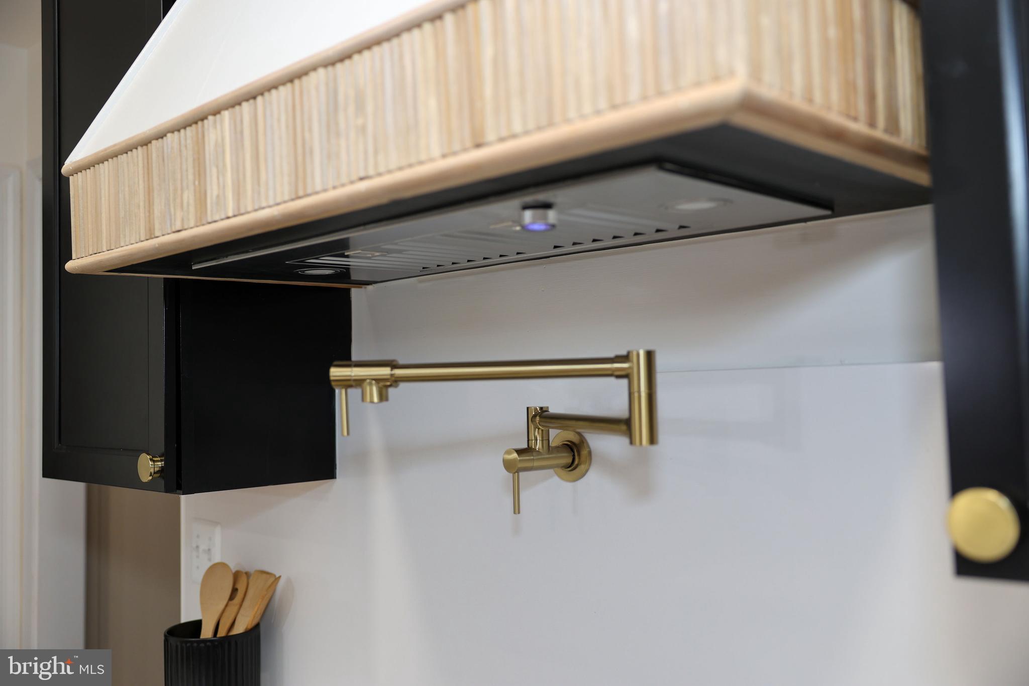 WOODBRIDGE VALLEY - Residential