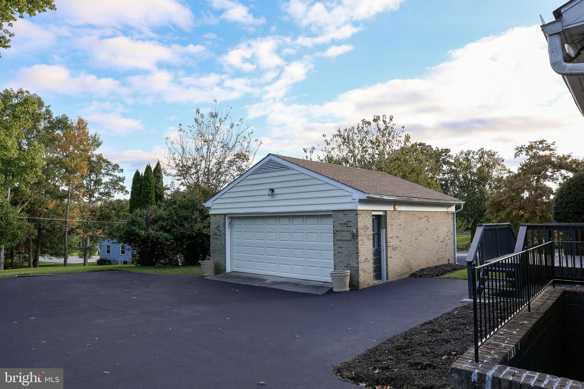 WOODBRIDGE VALLEY - Residential