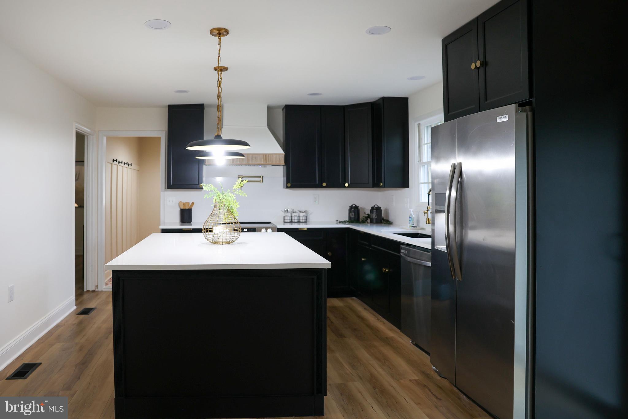 WOODBRIDGE VALLEY - Residential