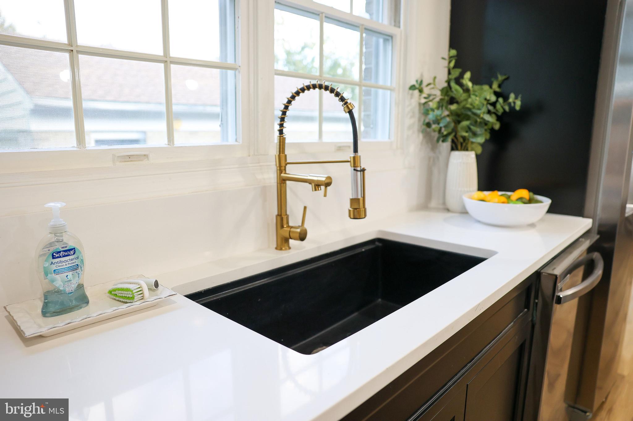 WOODBRIDGE VALLEY - Residential