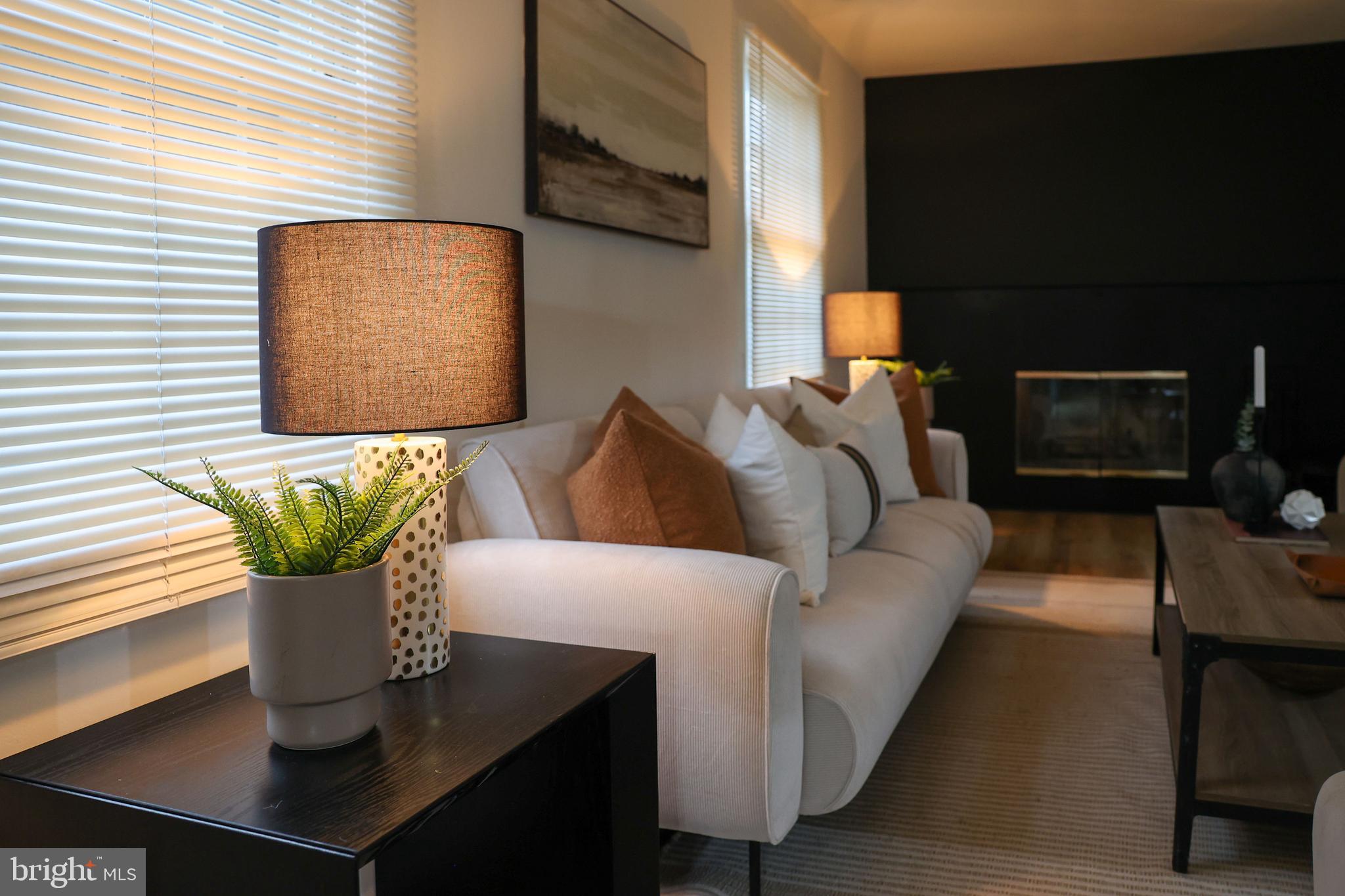 WOODBRIDGE VALLEY - Residential