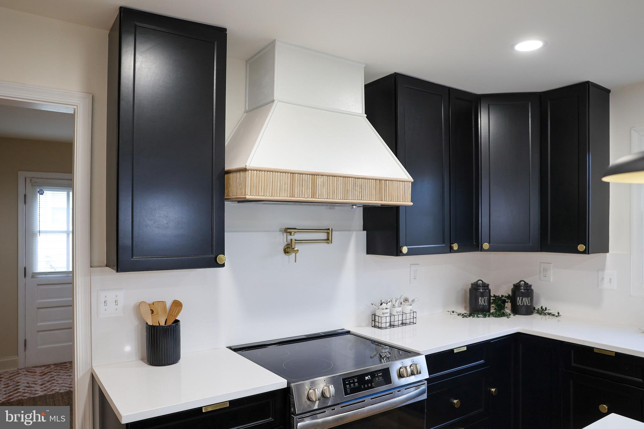 WOODBRIDGE VALLEY - Residential