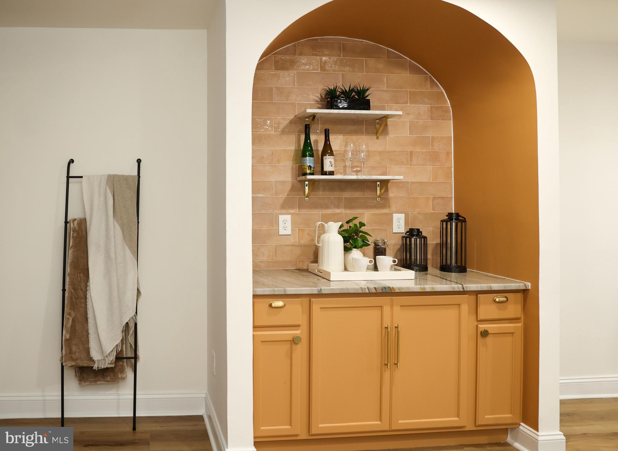 WOODBRIDGE VALLEY - Residential