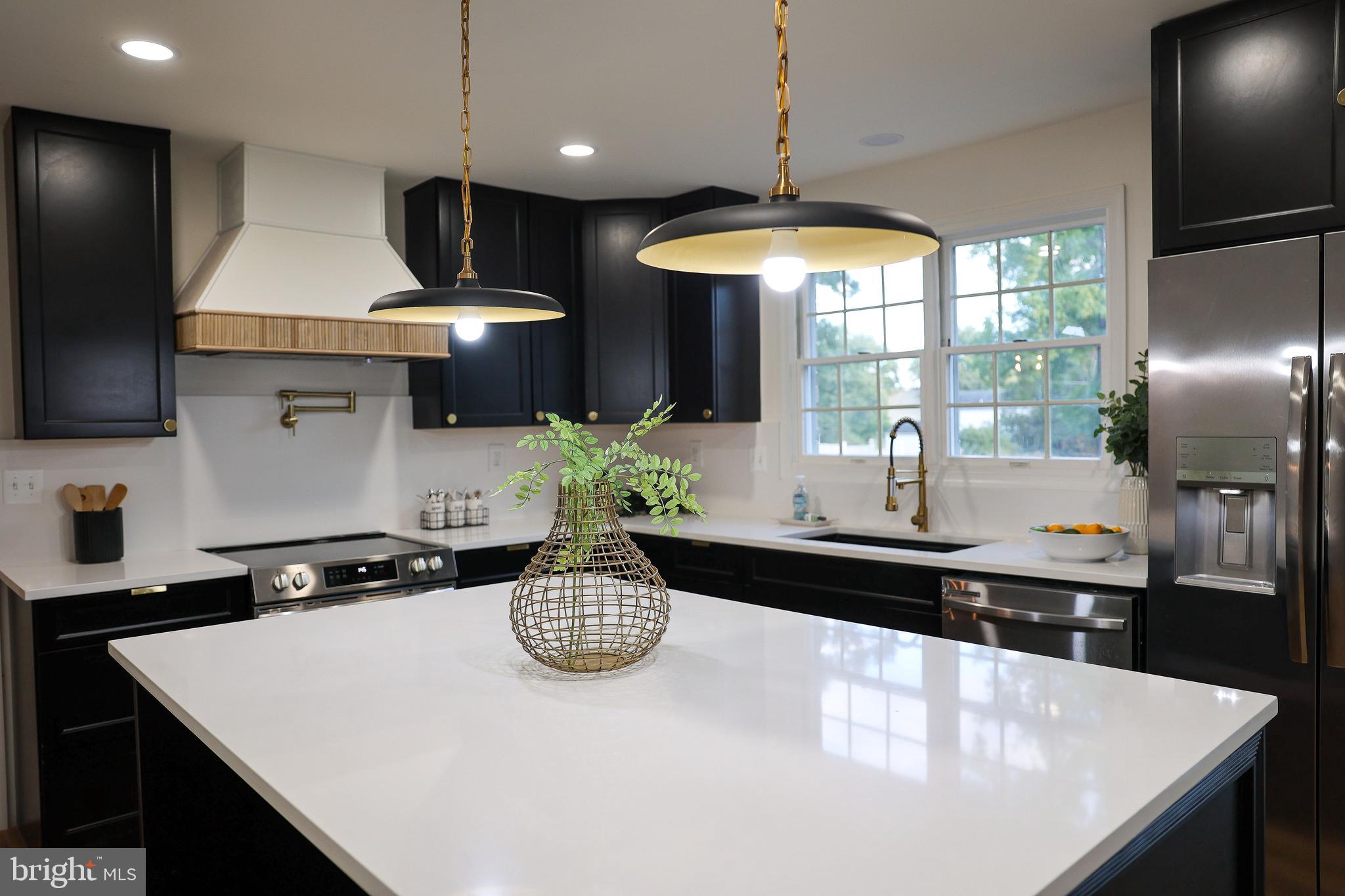 WOODBRIDGE VALLEY - Residential