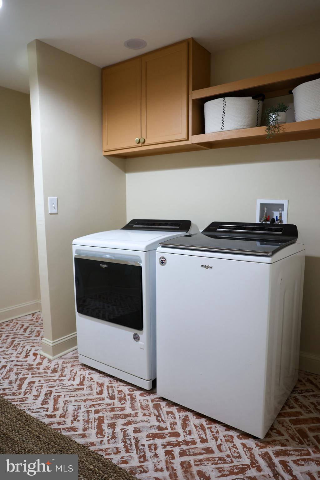 WOODBRIDGE VALLEY - Residential