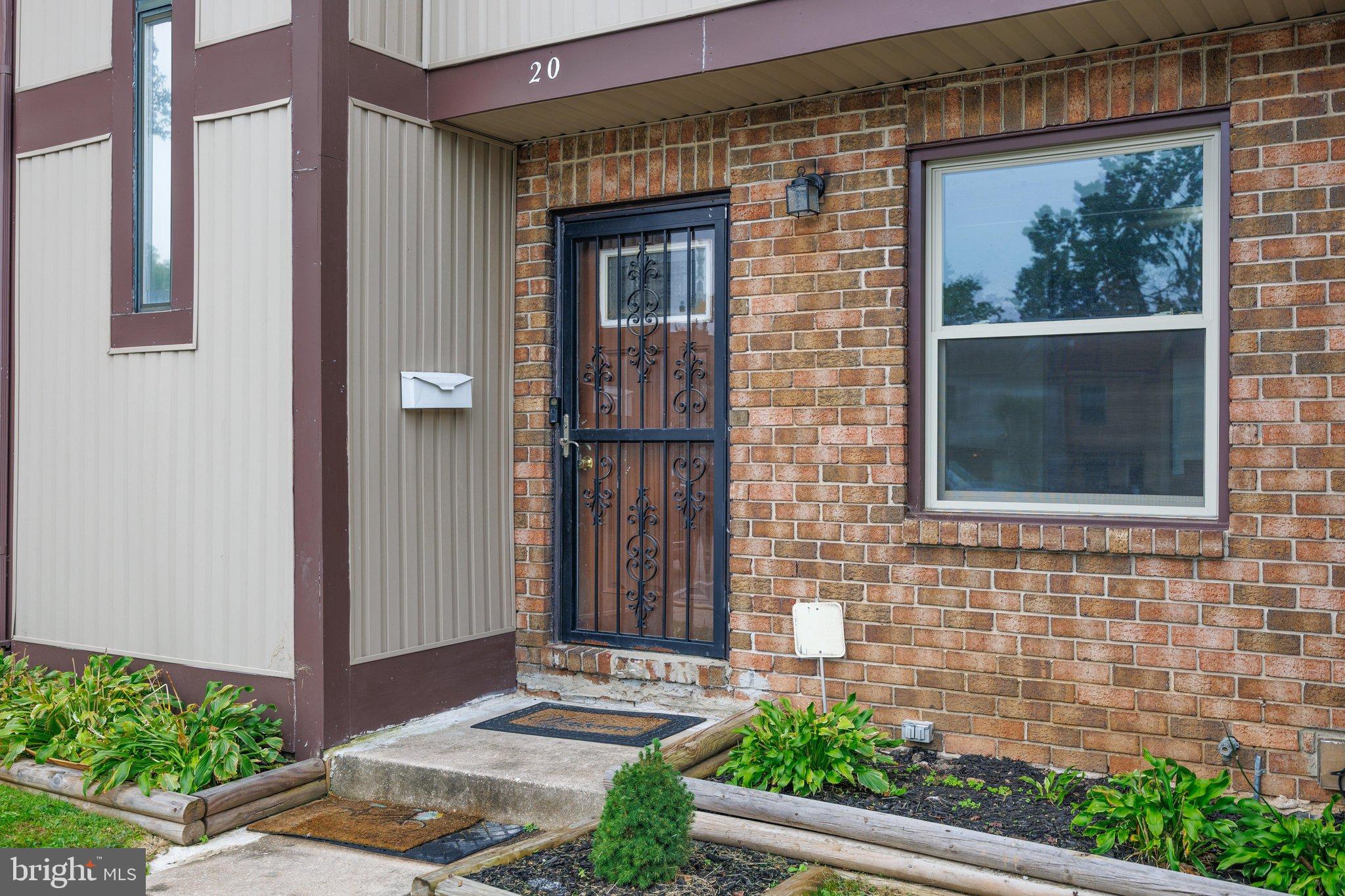 20 HELMSMAN COURT