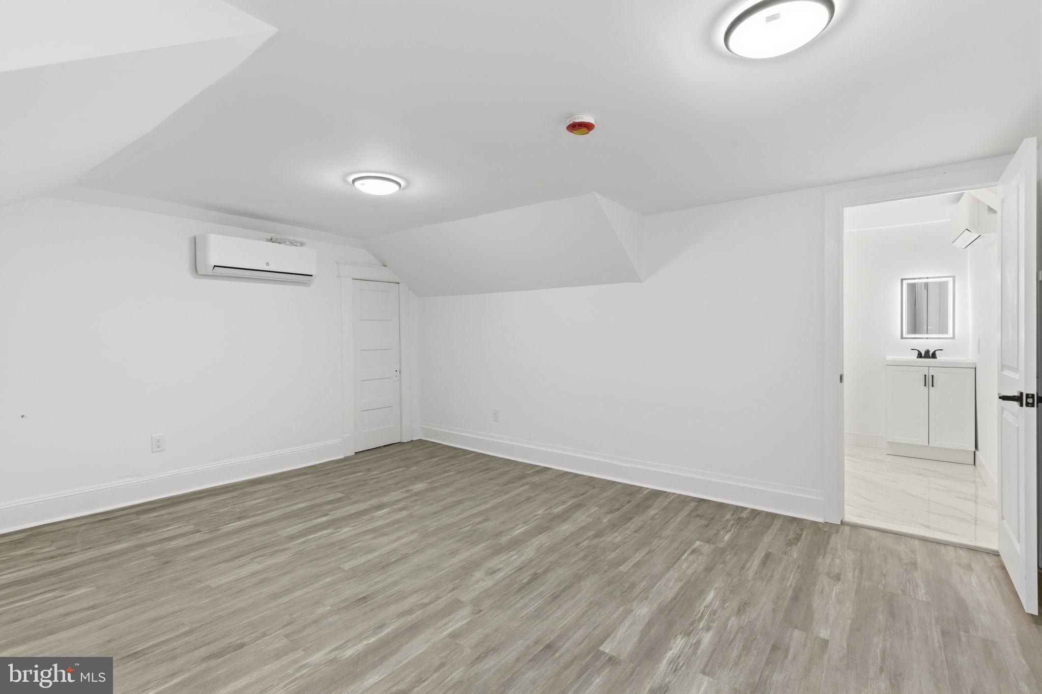 GARWYN OAKS - Residential