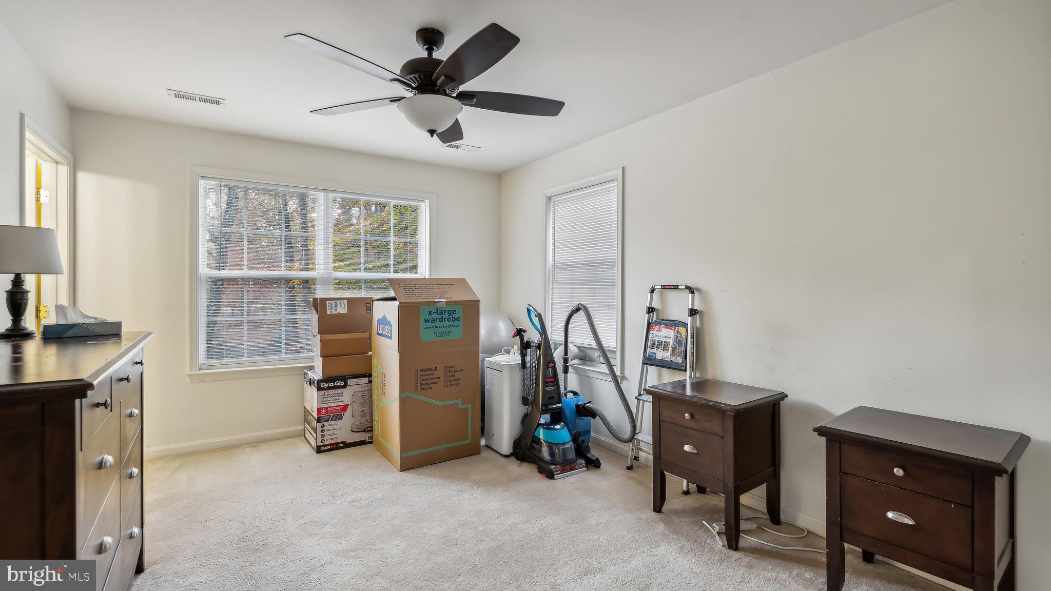 PRESIDENTIAL LAKES - Residential