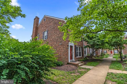 Photo of 2508 - A S Arlington Mill Drive #1, ARLINGTON, VA 22206 (MLS # VAAR2071858)