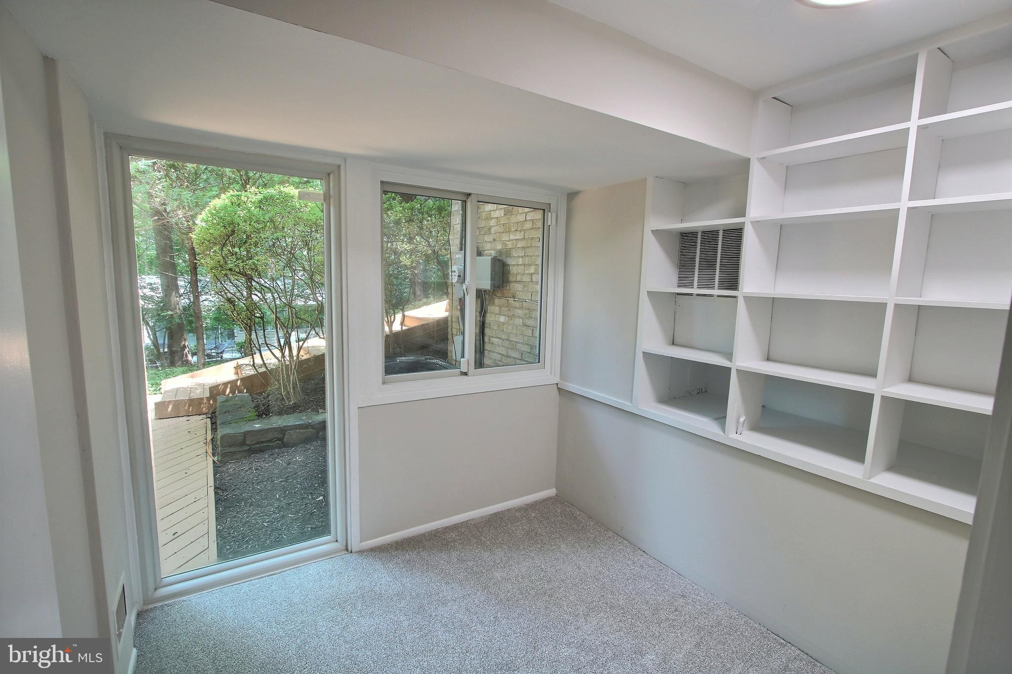 CARDEROCK SPRINGS - Residential