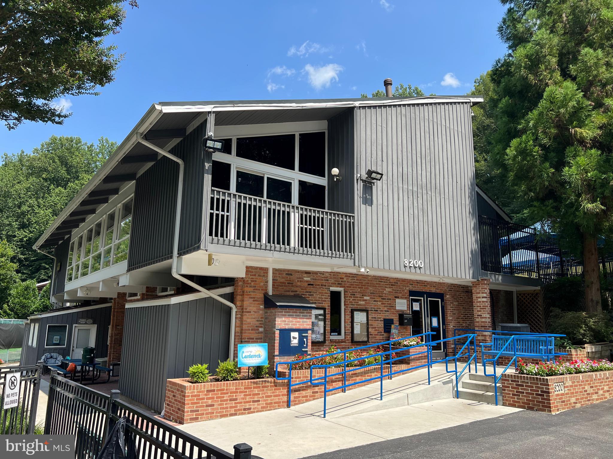 CARDEROCK SPRINGS - Residential