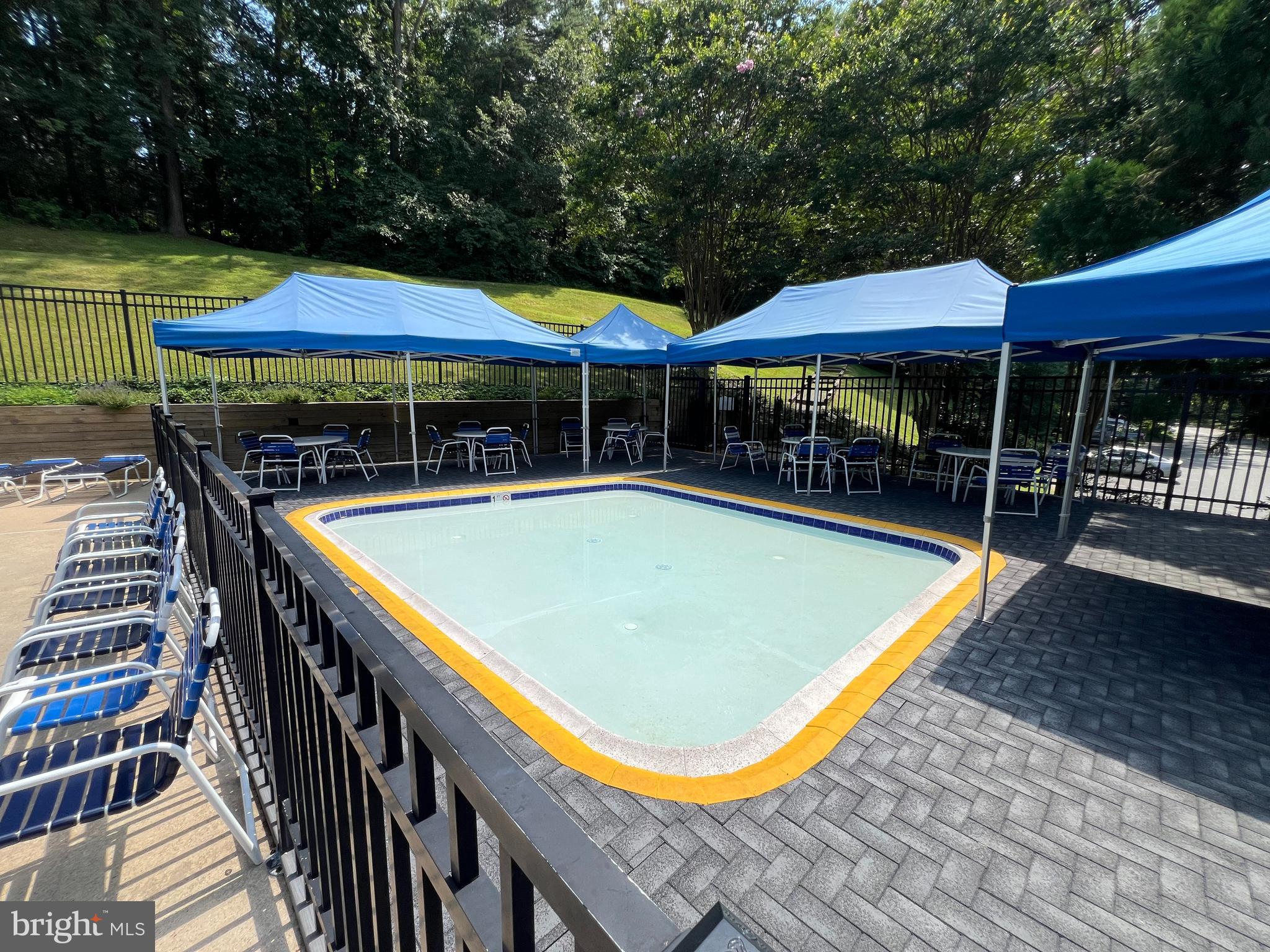 CARDEROCK SPRINGS - Residential