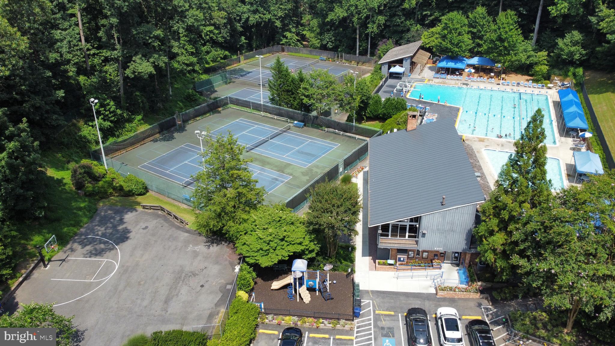 CARDEROCK SPRINGS - Residential