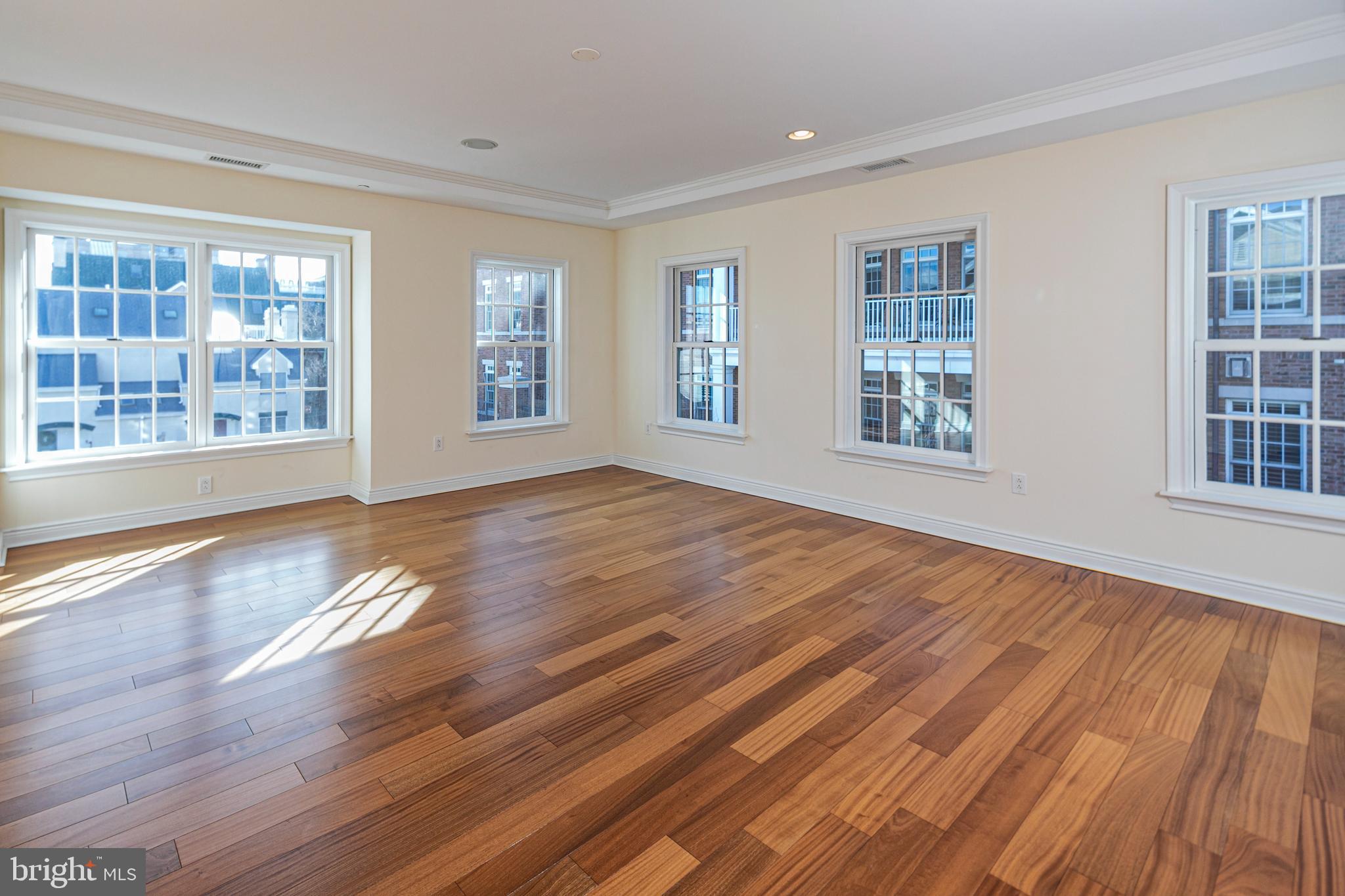 PALMER SQUARE - Residential