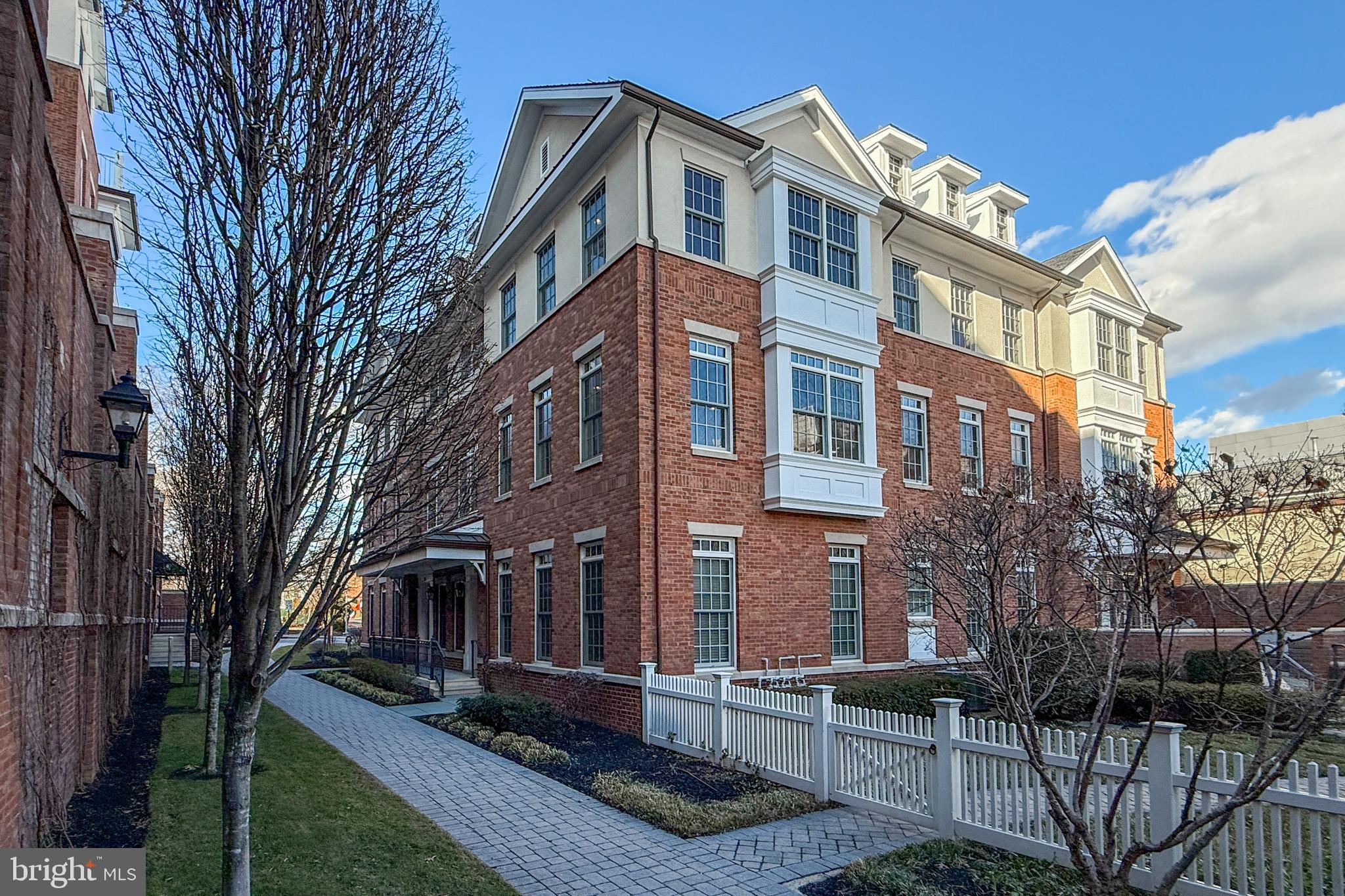 PALMER SQUARE - Residential