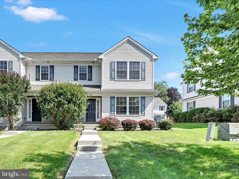 Photo of 28 Bradford Drive, LEOLA, PA 17540 (MLS # PALA2072330)