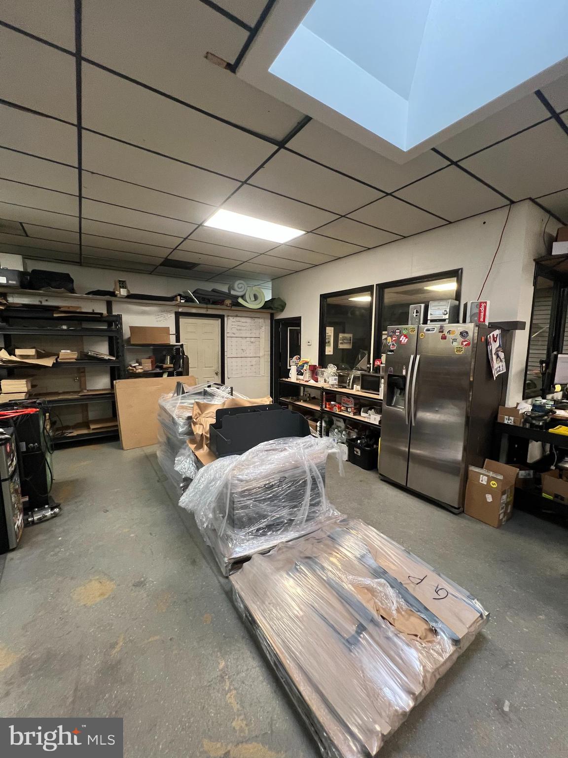 1185 DIVISION HIGHWAY EAST SIDE SHOP