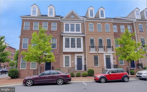 Townhouse For Rent - 270 High Rail Terrace<br/> LEESBURG, VA 20175