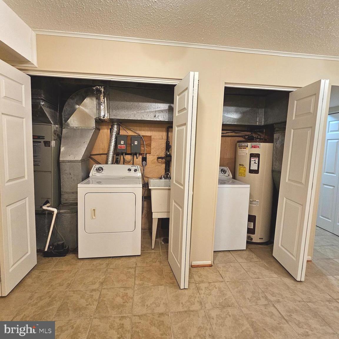 PINECREST HEIGHTS - Residential Lease