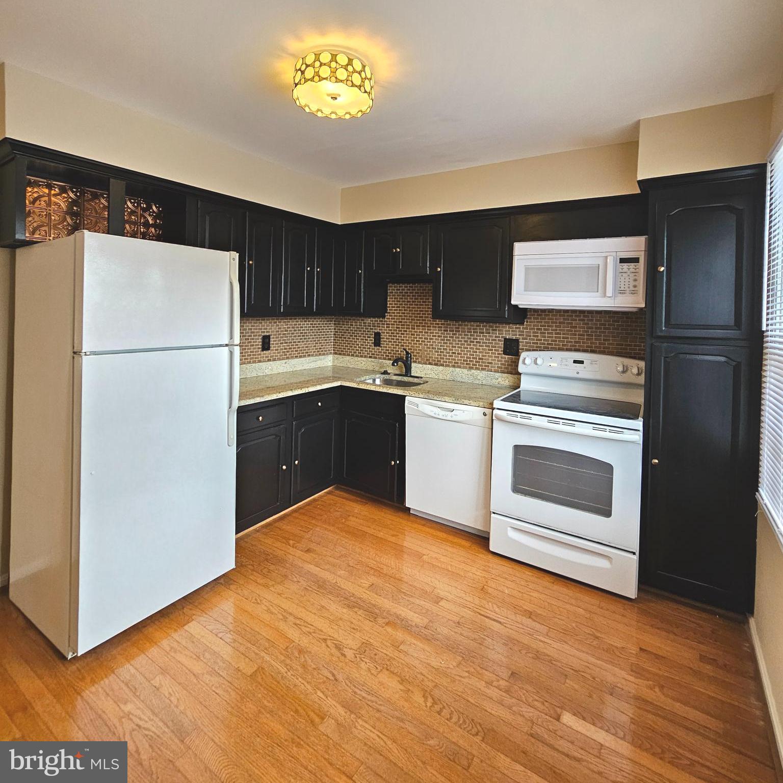 PINECREST HEIGHTS - Residential Lease