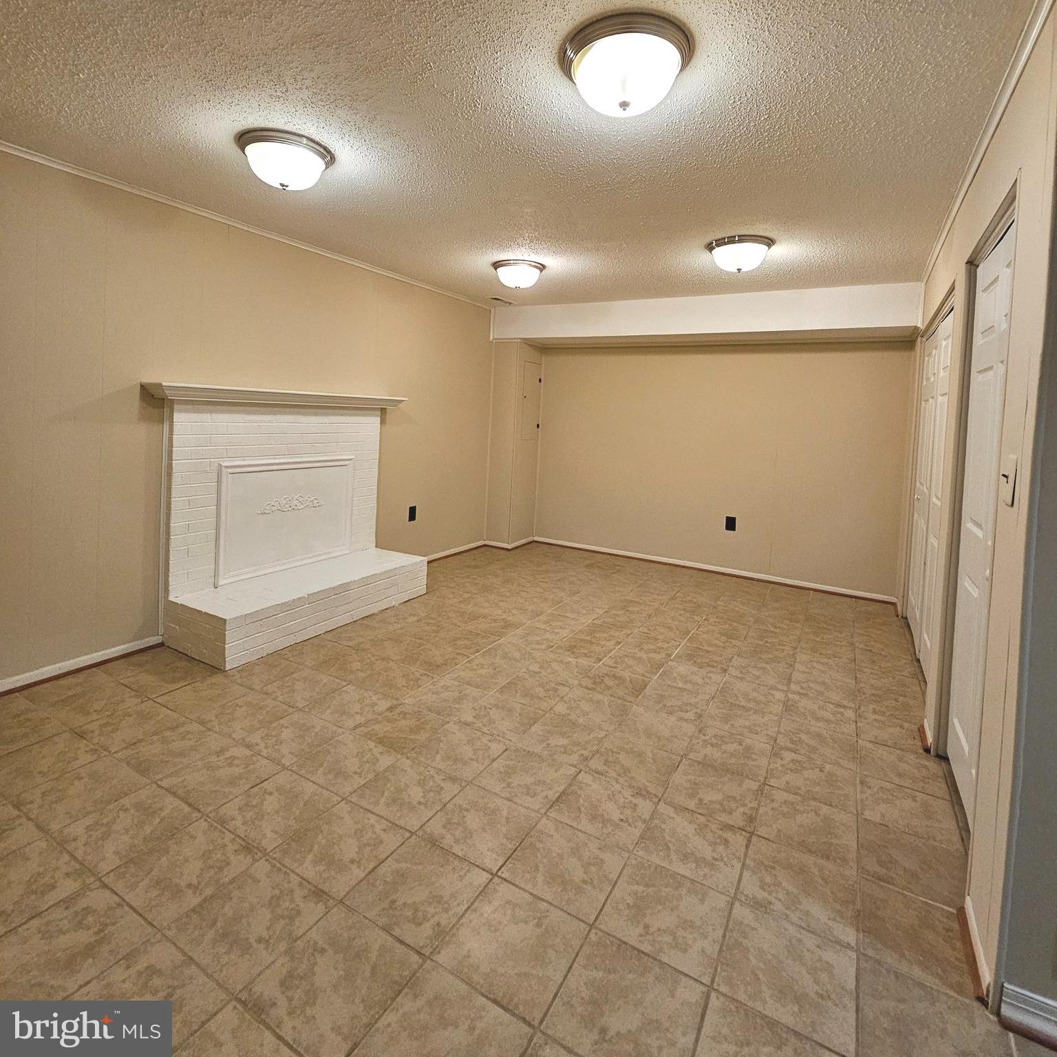 PINECREST HEIGHTS - Residential Lease