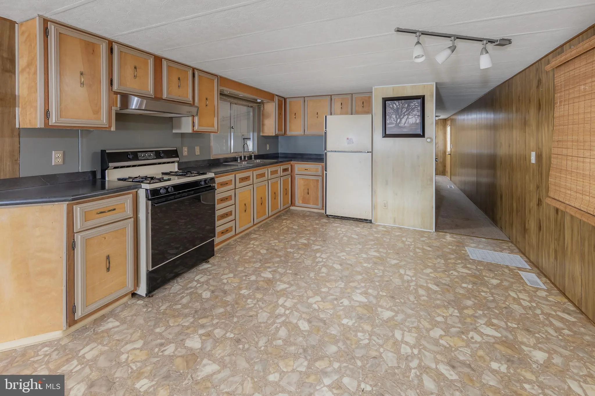 Vineland, New Jersey 08360, United States, 2 Bedrooms Bedrooms, ,1 BathroomBathrooms,Residential,Pending,9112