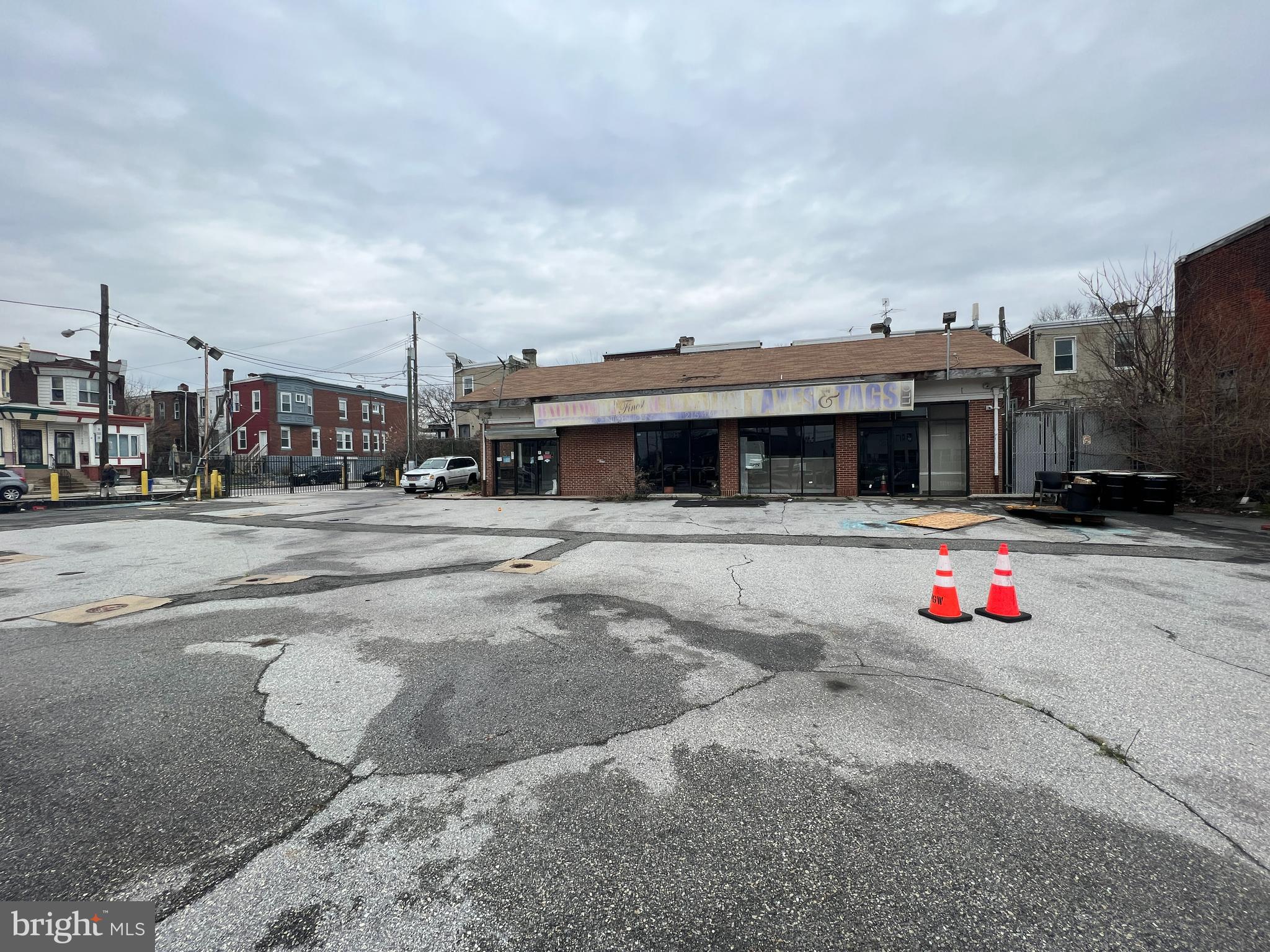looking for office space with private parking lot? this is the one, used to be auto dealership before and now is available for lease. features: existing office setup and parking for over 10 cars. many possibilities with your business imagination. schedule for showing.