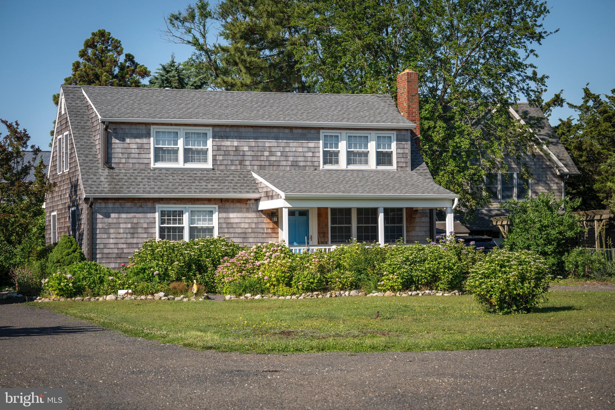 6 W 11 STREET