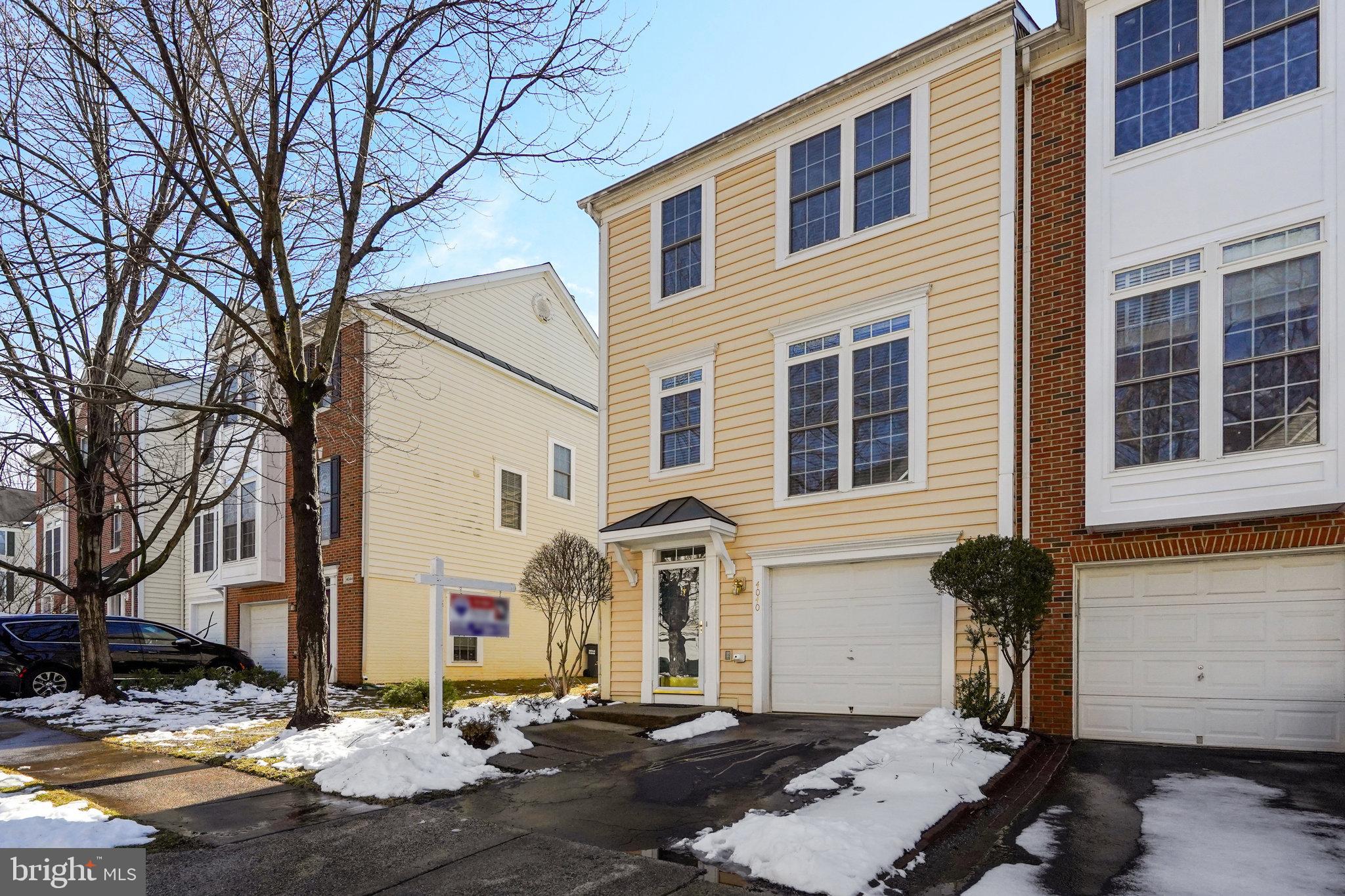 FAIRFAX CENTER LANDBAY - Residential