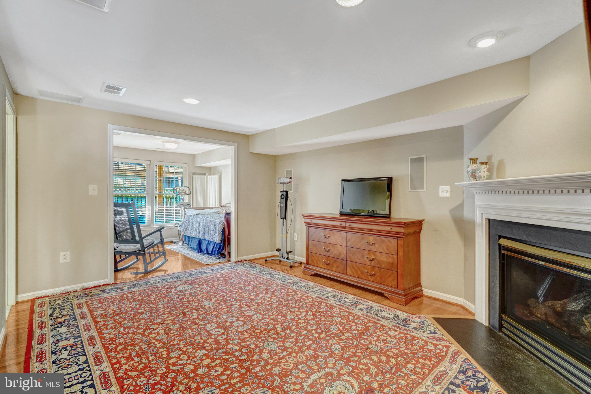 FAIRFAX CENTER LANDBAY - Residential