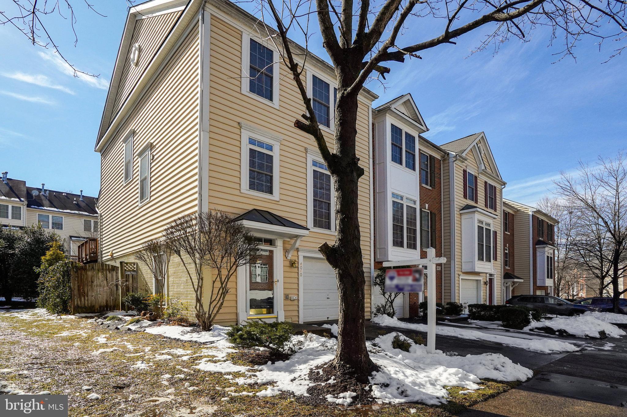 FAIRFAX CENTER LANDBAY - Residential