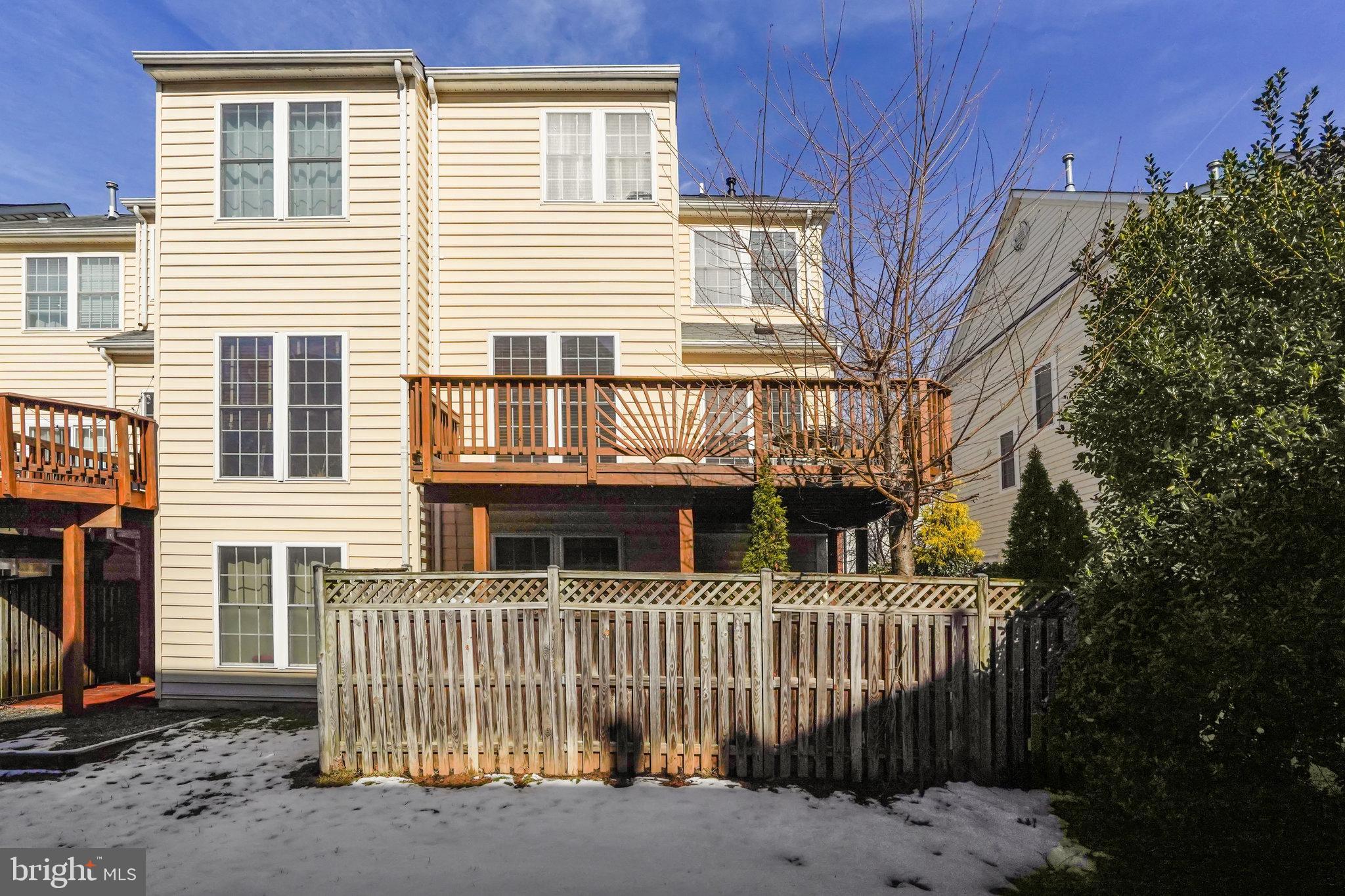 FAIRFAX CENTER LANDBAY - Residential