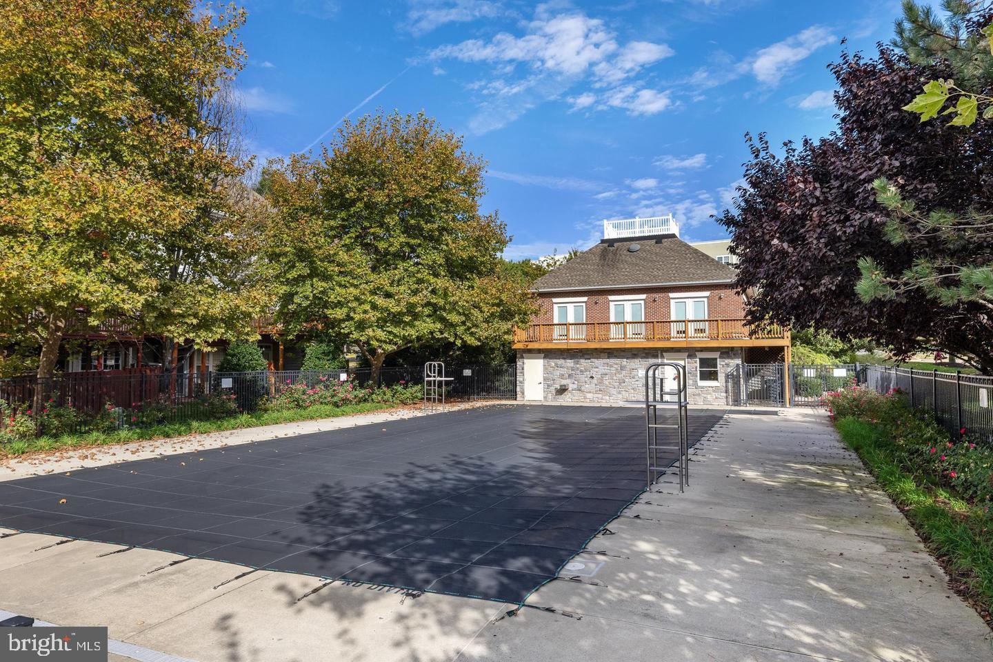 FAIRFAX CENTER LANDBAY - Residential