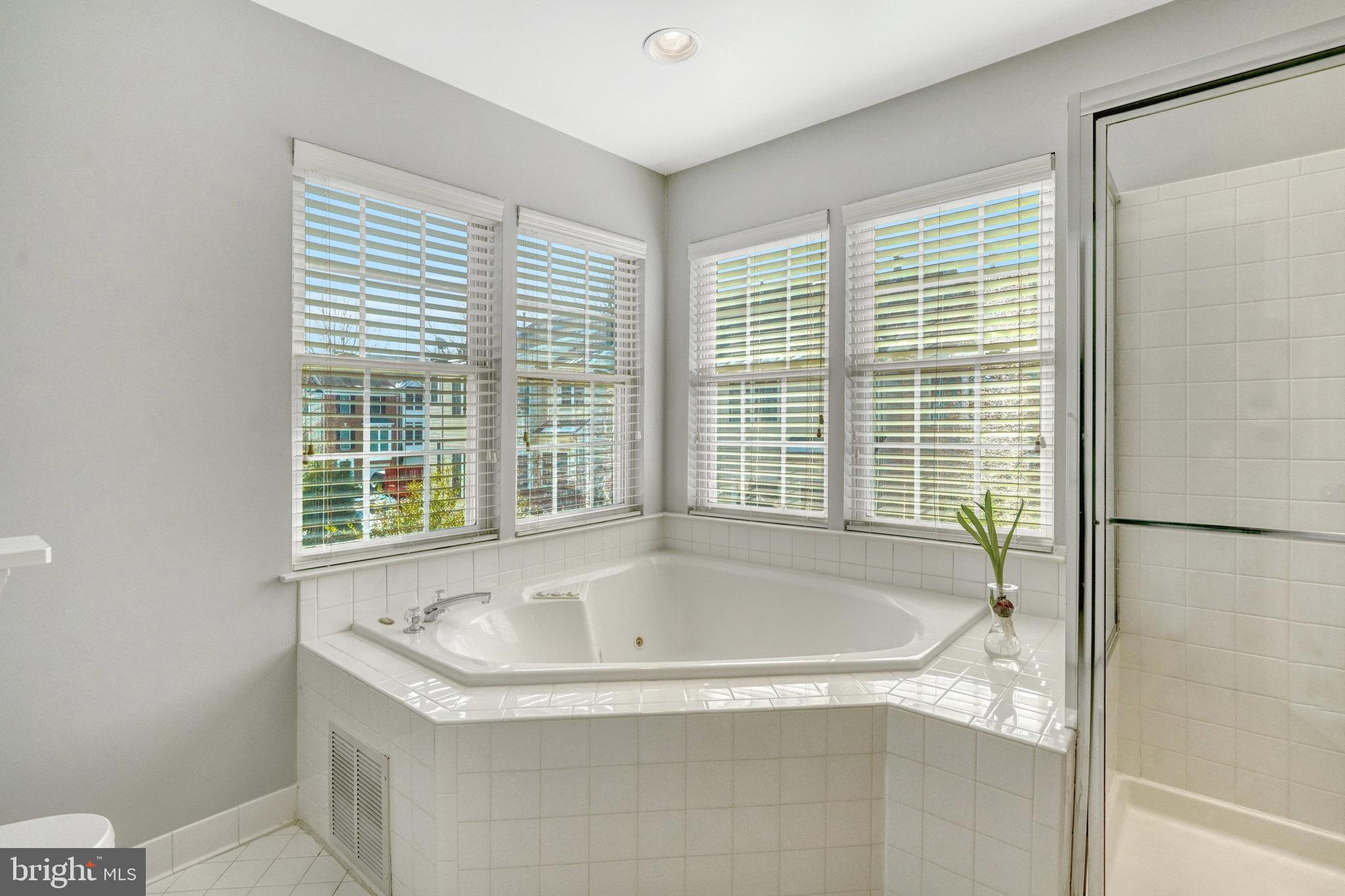 FAIRFAX CENTER LANDBAY - Residential