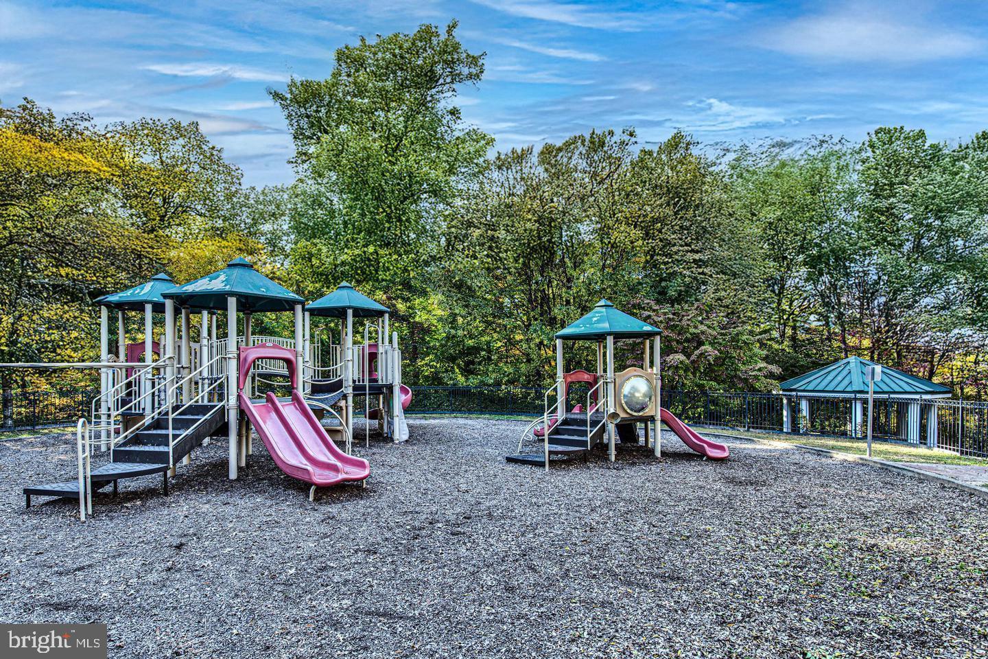 FAIRFAX CENTER LANDBAY - Residential