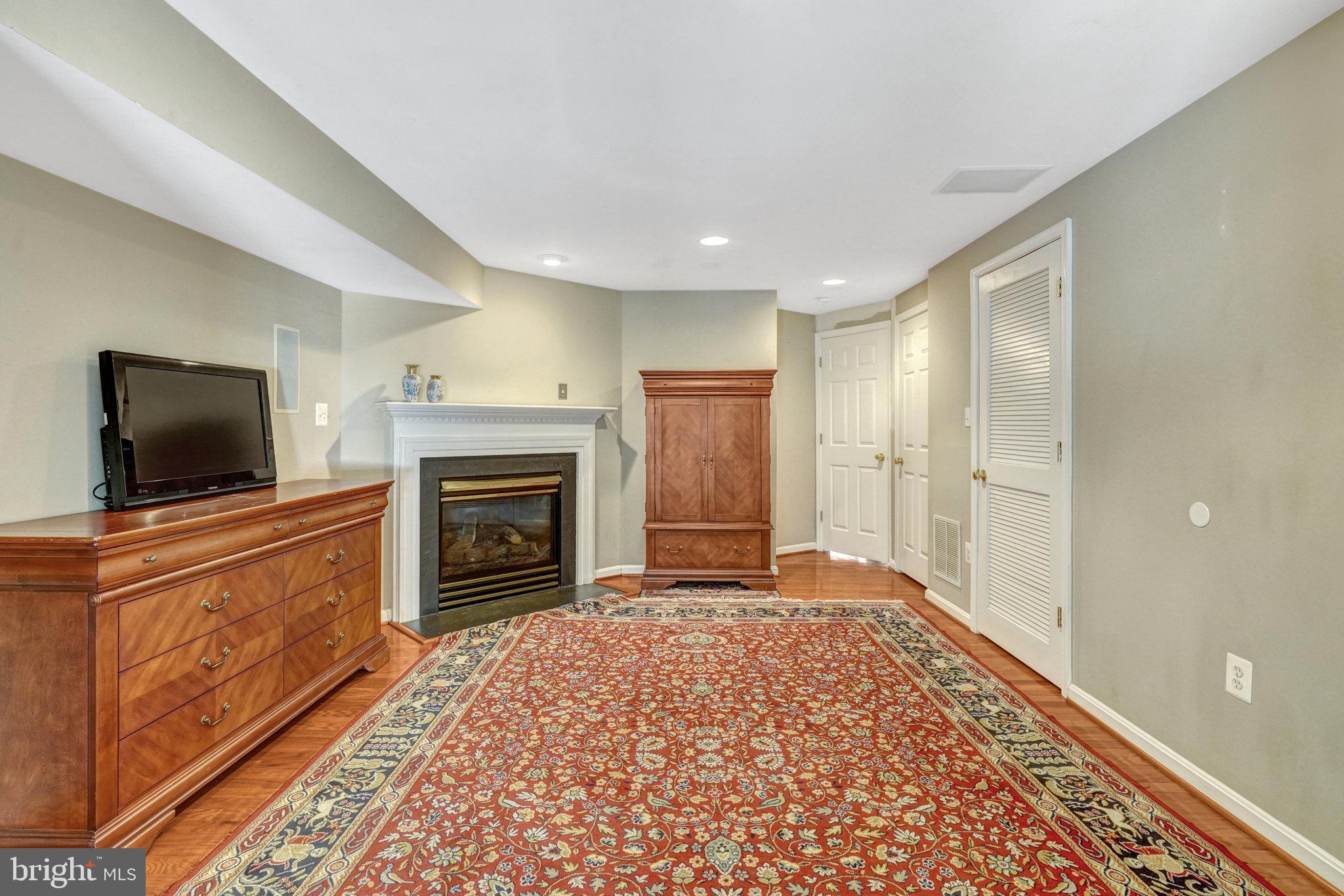 FAIRFAX CENTER LANDBAY - Residential