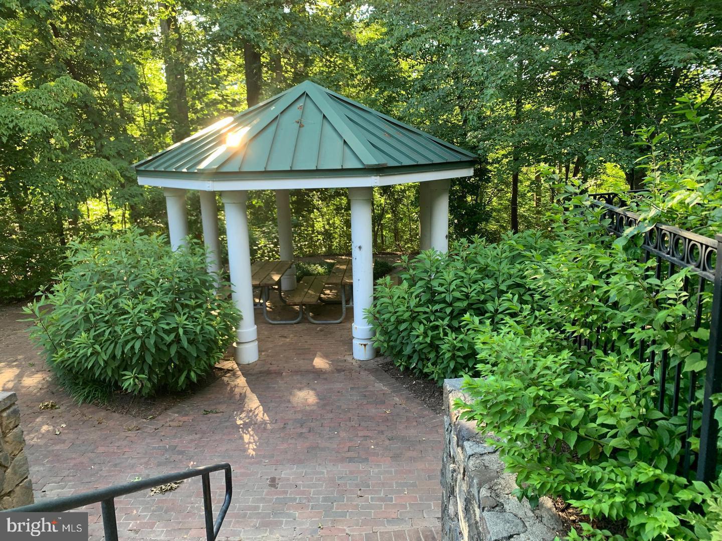 FAIRFAX CENTER LANDBAY - Residential