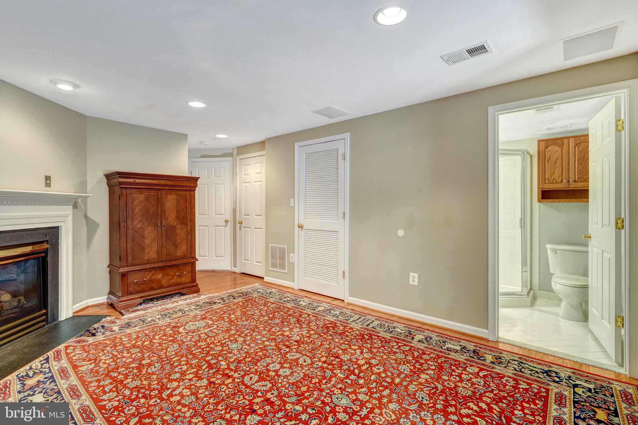 FAIRFAX CENTER LANDBAY - Residential