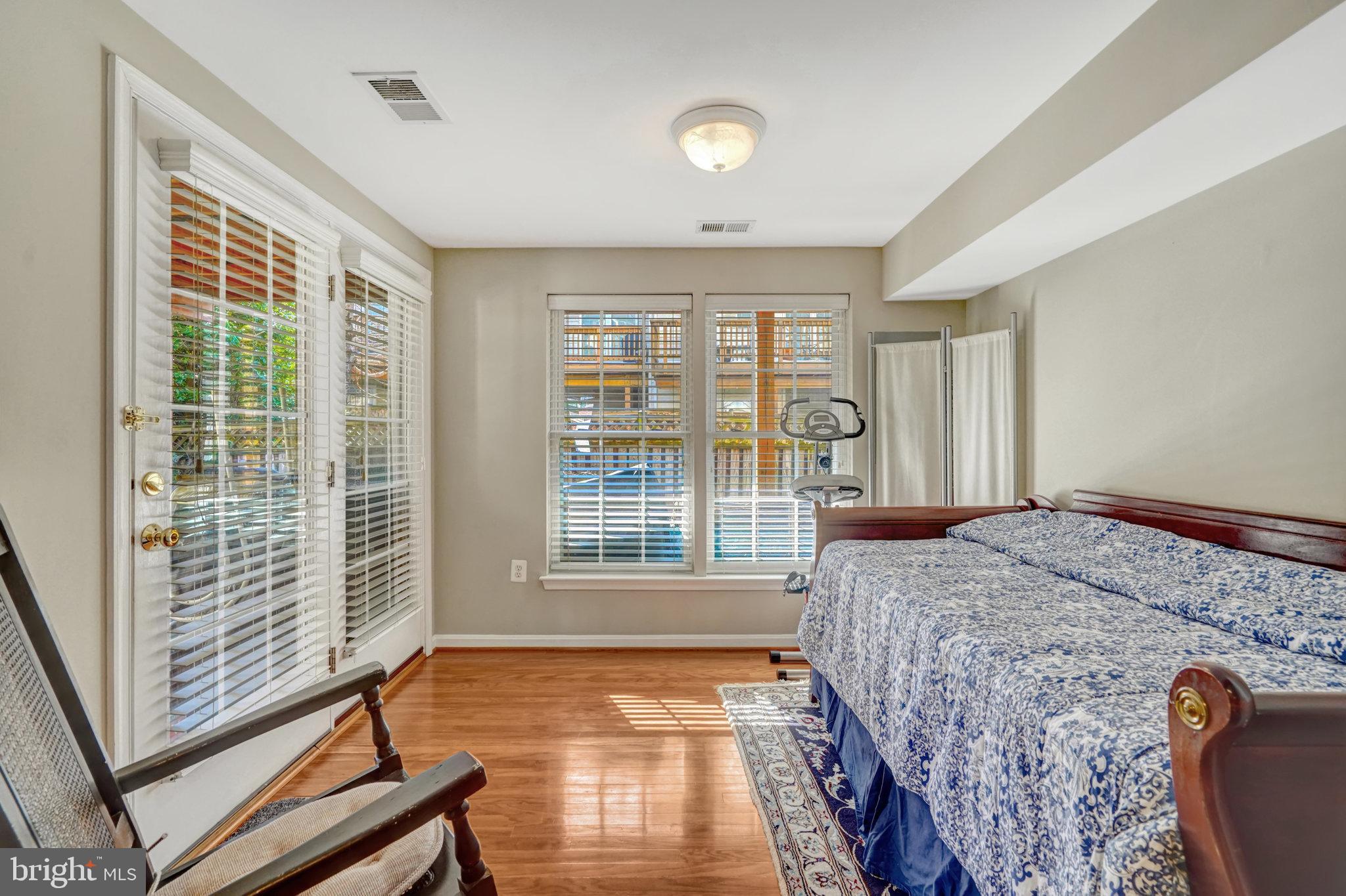 FAIRFAX CENTER LANDBAY - Residential