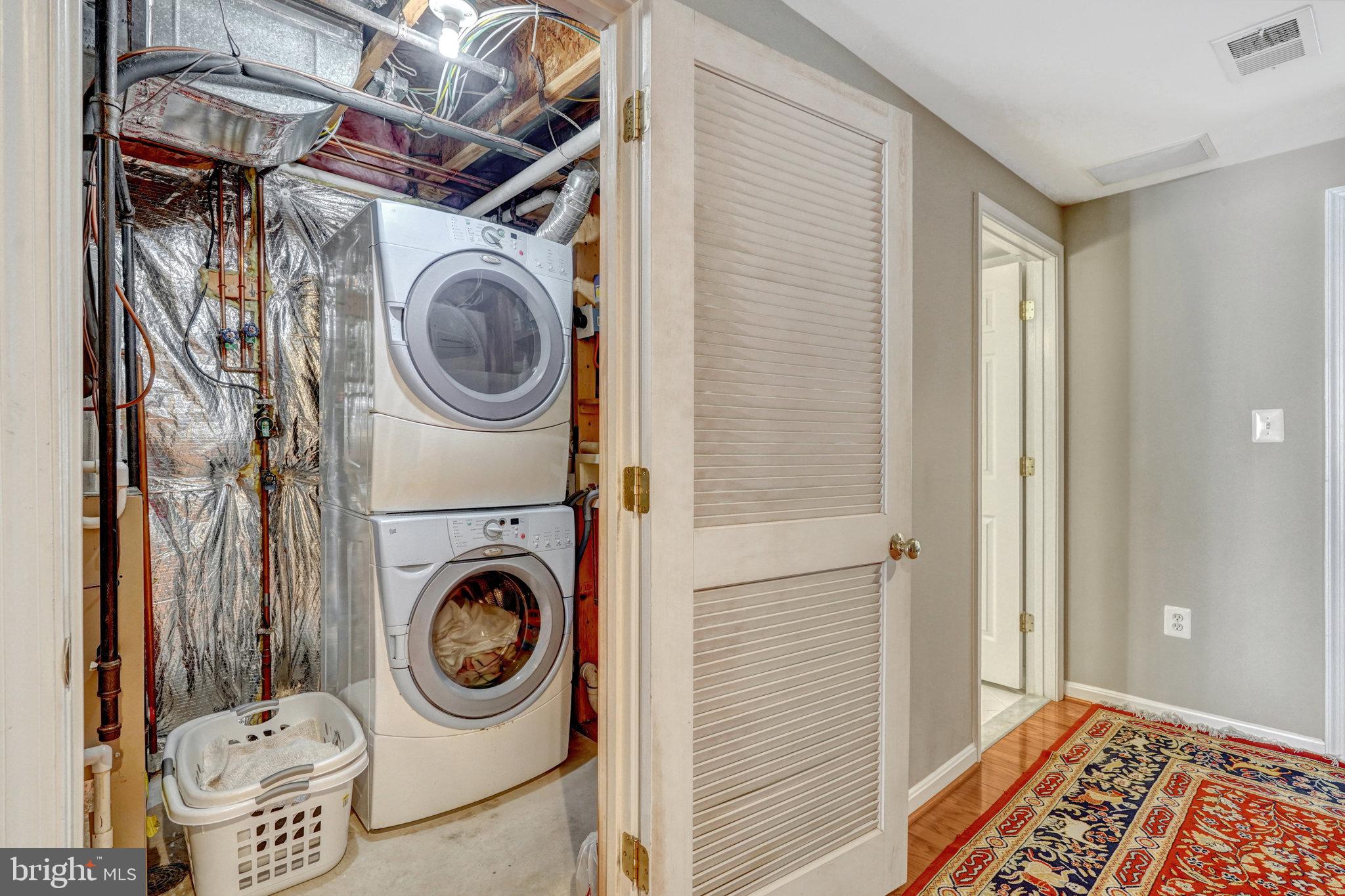 FAIRFAX CENTER LANDBAY - Residential