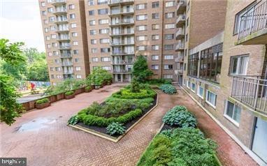 PRESIDENTIAL TOWERS - Residential